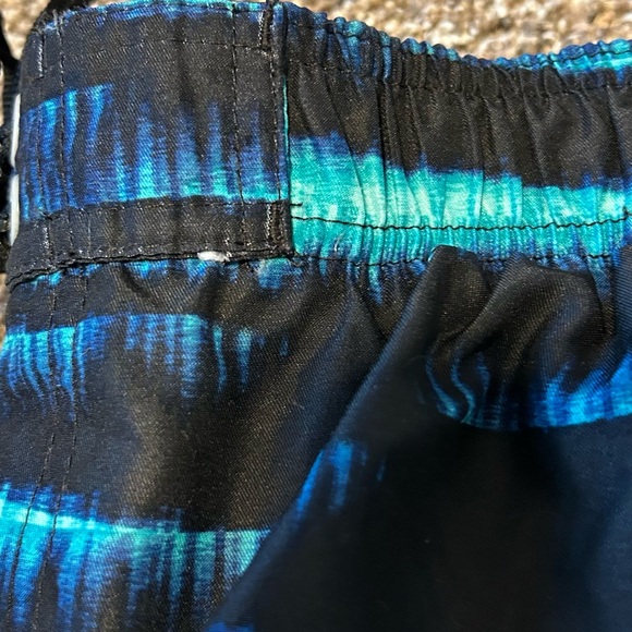 Nike Men’s XXL Swim Trunks, has a smalll flaw under the drawstring - Picture 6 of 13